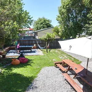 https://around-the-world-backpackers-christchurch.top-hotels-christchurch.com